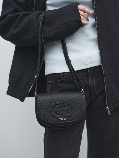 Женская сумка через плечо кросс-боди GUESS CALEBRA MINI CNVRTBL XBDY FLAP, Артикул HWBG9536780, черный | 4712557. Ракурс 5 Женская сумка через плечо кросс-боди GUESS CALEBRA MINI CNVRTBL XBDY FLAP, Артикул HWBG9536780, черный | 4712557. Ракурс 5