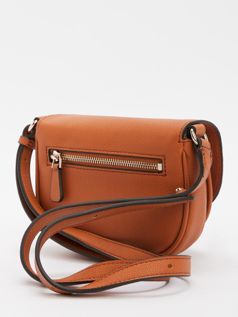 Кросс-боди GUESS CALEBRA MINI CNVRTBL XBDY FLAP, Артикул HWBG9536780, светло-коричневый | 4712559. Ракурс 3 Кросс-боди GUESS CALEBRA MINI CNVRTBL XBDY FLAP, Артикул HWBG9536780, светло-коричневый | 4712559. Ракурс 3