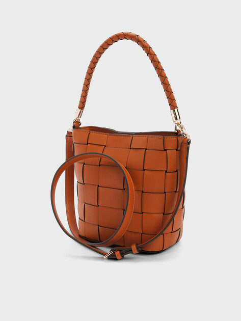 Женская сумка GUESS MAYLEE BUCKET, Артикул HWWG9661030, светло-коричневый | 4712842. Ракурс 3 Женская сумка GUESS MAYLEE BUCKET, Артикул HWWG9661030, светло-коричневый | 4712842. Ракурс 3