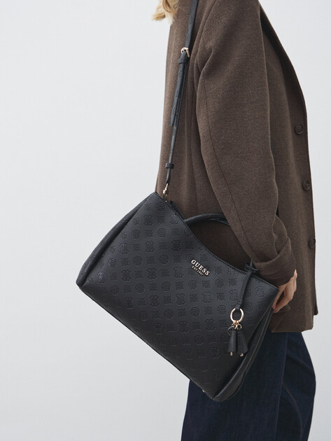 Женский тоут GUESS PHOEBE LRG GIRLFRIEND SATCHEL, Артикул HWPD9665070, черный | 4713190. Ракурс 5 Женский тоут GUESS PHOEBE LRG GIRLFRIEND SATCHEL, Артикул HWPD9665070, черный | 4713190. Ракурс 5