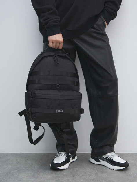 Мужской рюкзак GUESS ASTI ROUNDED BACKPACK, Артикул HMASNCP5375, черный | 4713625. Ракурс 5 Мужской рюкзак GUESS ASTI ROUNDED BACKPACK, Артикул HMASNCP5375, черный | 4713625. Ракурс 5