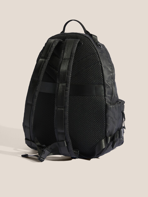 Мужской рюкзак GUESS ASTI ROUNDED BACKPACK, Артикул HMASNCP5375, черный | 4713625. Ракурс 3 Мужской рюкзак GUESS ASTI ROUNDED BACKPACK, Артикул HMASNCP5375, черный | 4713625. Ракурс 3