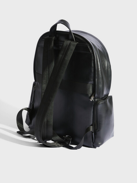Мужской рюкзак GUESS BOSTON CPT BKPK W FRT & S Z PK, Артикул HMBOCAP5342, черный | 4713631. Ракурс 3