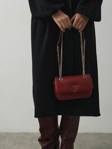 Кросс-боди GUESS SUNETRA MINI CNVRTBL XBDY FLAP, Артикул HWNG7534780, вишневый | 4719597. Ракурс 5