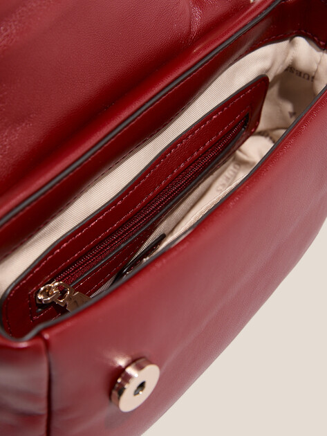 Кросс-боди GUESS SUNETRA MINI CNVRTBL XBDY FLAP, Артикул HWNG7534780, вишневый | 4719597. Ракурс 4