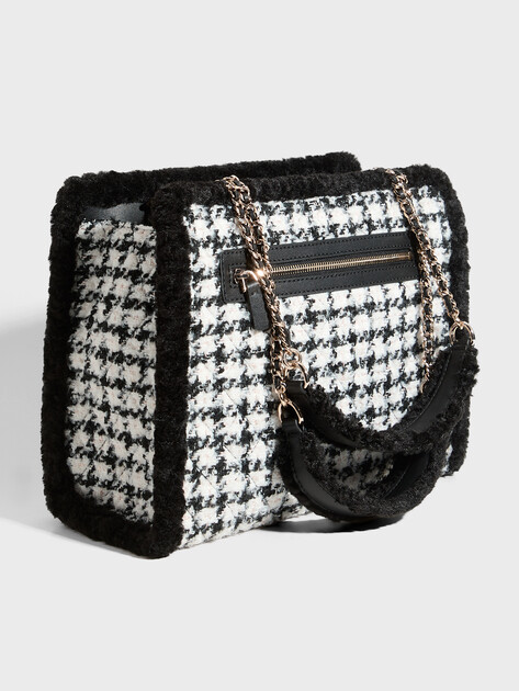 Женская сумка  GUESS CRISTI TOTE, Артикул HWQT8139230, черный | 4719659. Ракурс 3