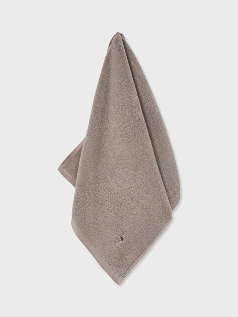 Махровое полотенце для лица и рук 50x100 MAISON DAVID, Артикул Louis ABC 50x100 cm, коричневато-серый | 4720044. Ракурс 1