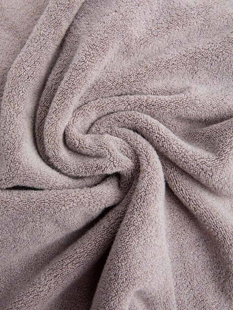 Махровое банное полотенце 100x150 MAISON DAVID, Артикул Louis ABC 100x150 cm, коричневато-серый | 4720267. Ракурс 4