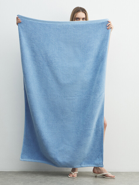 Махровое банное полотенце 100x150 MAISON DAVID, Артикул Louis ABC 100x150 cm, голубой | 4720275. Ракурс 2