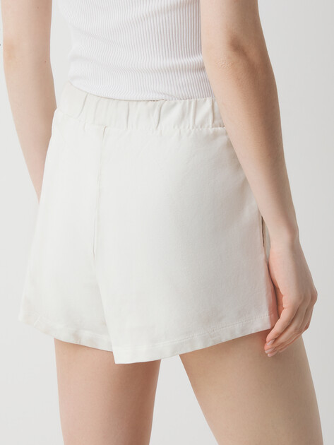 Женские шорты тай-дай GUESS TIE-DYE SHORT, Артикул V5GD11KCRQ0, белый | 4726188. Ракурс 4 Женские шорты тай-дай GUESS TIE-DYE SHORT, Артикул V5GD11KCRQ0, белый | 4726188. Ракурс 4