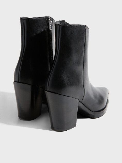 Женские казаки KARL LAGERFELD KOWBOY Zip Ankle Boot, Артикул KL37250, черный | 4727444. Ракурс 5