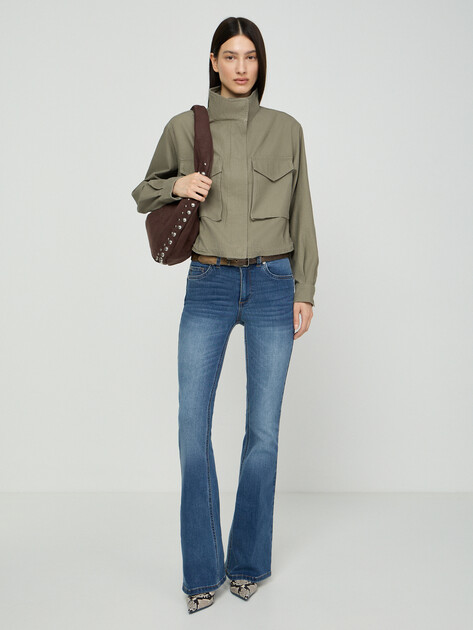 Женская куртка GUESS YASMINE CROP POCKETS JACKET, Артикул W5GL17WGW50, серо-зеленый | 4727795. Ракурс 3