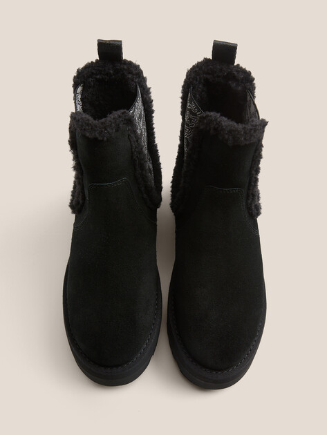 Женские угги KARL LAGERFELD SKYLAR Outline Signature Gore Boot, Артикул KL48662, черный | 4730619. Ракурс 4