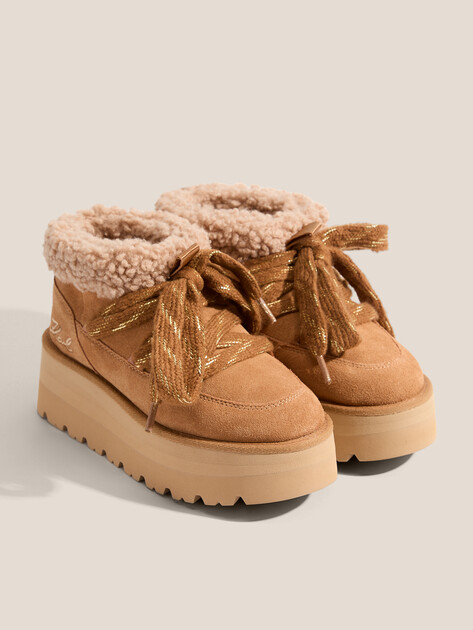 Женские угги KARL LAGERFELD SKYLAR Lo Pull On Boot, Артикул KL48632, светло-коричневый | 4730672. Ракурс 2