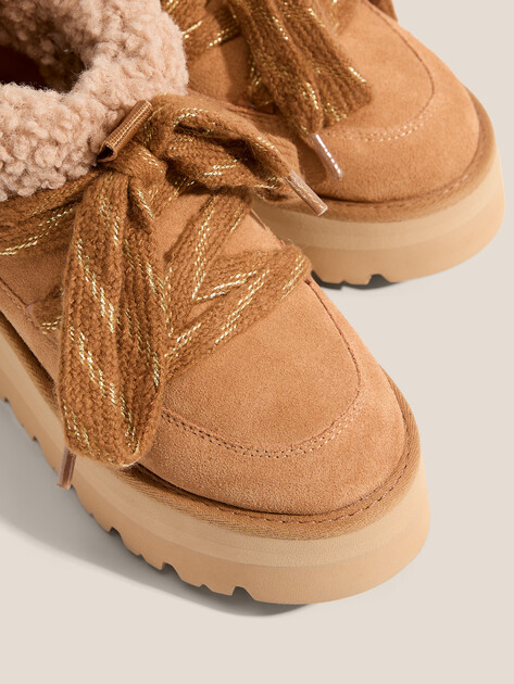 Женские угги KARL LAGERFELD SKYLAR Lo Pull On Boot, Артикул KL48632, светло-коричневый | 4730672. Ракурс 3