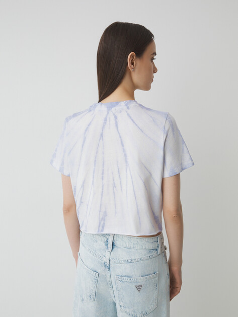 Женская футболка тай-дай GUESS GENZIANA CROP TEE, Артикул V5GI19I3Z14, фиолетовый | 4737723. Ракурс 4 Женская футболка тай-дай GUESS GENZIANA CROP TEE, Артикул V5GI19I3Z14, фиолетовый | 4737723. Ракурс 4