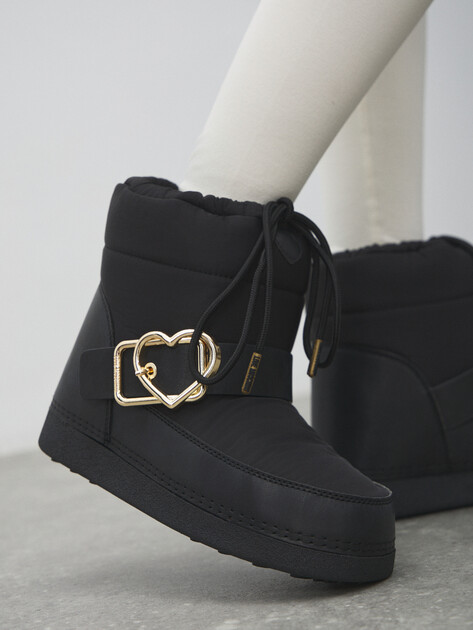 Женские дутики LOVE MOSCHINO SKI BOOT, Артикул JA24432G FW25, черный | 4767583. Ракурс 6