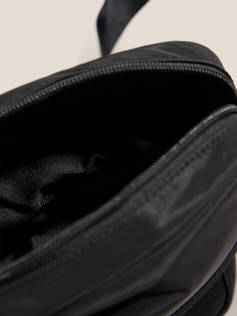 Мужская сумка DIESEL D-PACK, Артикул X10310, черный | 4770365. Ракурс 4 Мужская сумка DIESEL D-PACK, Артикул X10310, черный | 4770365. Ракурс 4