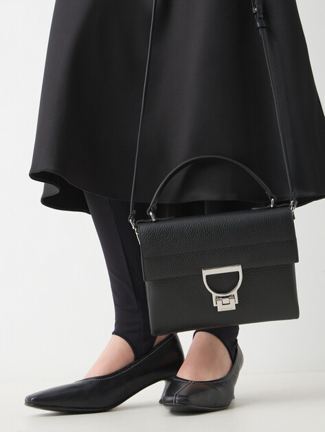 Женская сумка COCCINELLE HANDBAG GRAINED LEATHER / NOIR, Артикул E1 MD5 19 03 02, черный | 4776298. Ракурс 2 Женская сумка COCCINELLE HANDBAG GRAINED LEATHER / NOIR, Артикул E1 MD5 19 03 02, черный | 4776298. Ракурс 2