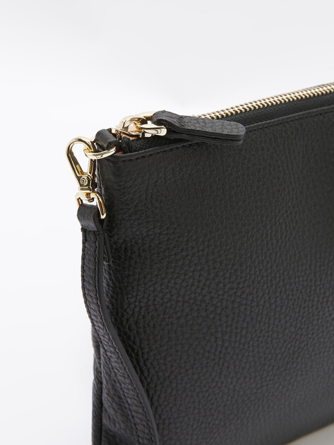 Кросс-боди COCCINELLE MINI BAG GRAINED LEATHER, Артикул E5 MMA 55 F4 01, черный | 4777052. Ракурс 3