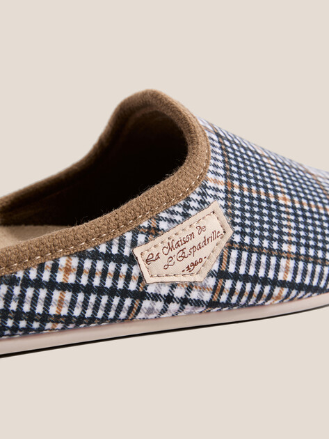 Мужская домашняя обувь LA MAISON DE L'ESPADRILLE, Артикул 7822, мультицвет | 4781775. Ракурс 3 Мужская домашняя обувь LA MAISON DE L'ESPADRILLE, Артикул 7822, мультицвет | 4781775. Ракурс 3