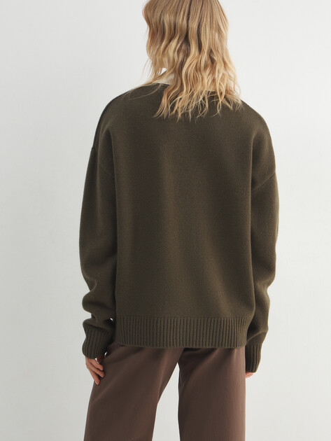 Женский кардиган с накладными карманами MAISON DAVID, Артикул FL5889, темный хаки | 4794178. Ракурс 4