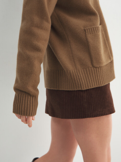 Женский кардиган с накладными карманами MAISON DAVID, Артикул FL5889, серо-коричневый | 4794223. Ракурс 3