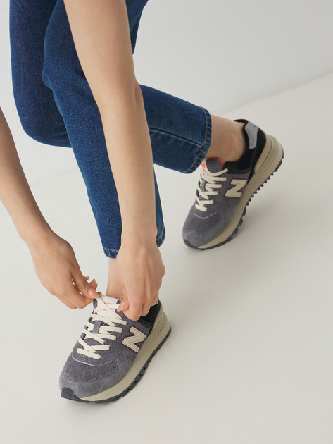 Женские кроссовки NEW BALANCE 574, Артикул U574L, серый | 4795674. Ракурс 2 Женские кроссовки NEW BALANCE 574, Артикул U574L, серый | 4795674. Ракурс 2
