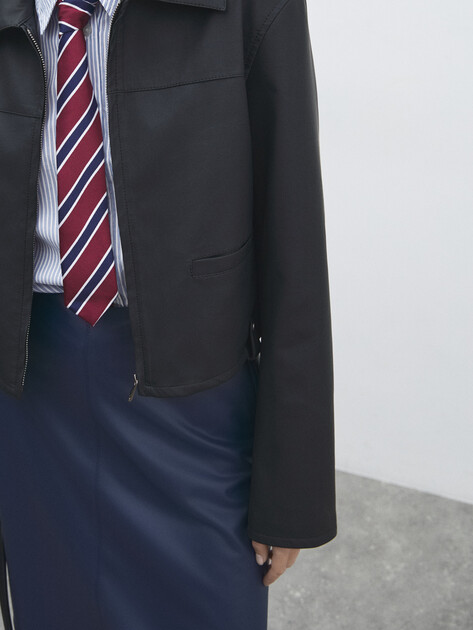 Женская куртка MAISON DAVID, Артикул ROXANE_DR, черный | 4799654. Ракурс 3 Женская куртка MAISON DAVID, Артикул ROXANE_DR, черный | 4799654. Ракурс 3