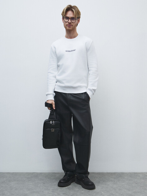 Мужской свитшот GUESS JEANS GJ CN SLIM LOGO EMB SWEAT, Артикул M4YQ19K9V31, белый | 4802172. Ракурс 2