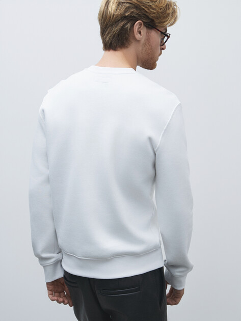 Мужской свитшот GUESS JEANS GJ CN SLIM LOGO EMB SWEAT, Артикул M4YQ19K9V31, белый | 4802172. Ракурс 4
