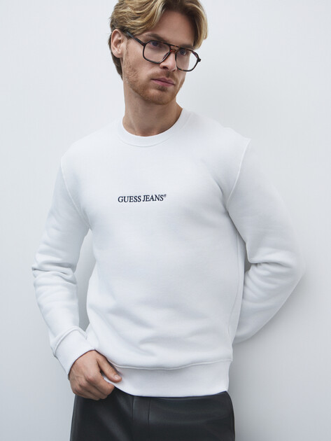 Мужской свитшот GUESS JEANS GJ CN SLIM LOGO EMB SWEAT, Артикул M4YQ19K9V31, белый | 4802172. Ракурс 5