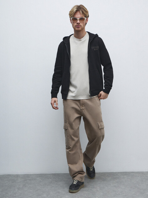 Мужская толстовка GUESS BASIC HOODIE ZIP SWEATSHIRT, Артикул M5YQ48KCN01, черный | 4803345. Ракурс 2