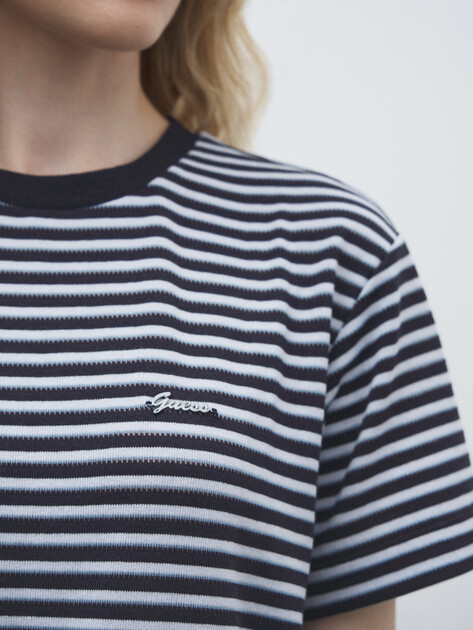 Женская футболка GUESS SS SARA STRIPED TOP, Артикул W5YP02KCXL2, темно-синий | 4804095. Ракурс 3 Женская футболка GUESS SS SARA STRIPED TOP, Артикул W5YP02KCXL2, темно-синий | 4804095. Ракурс 3