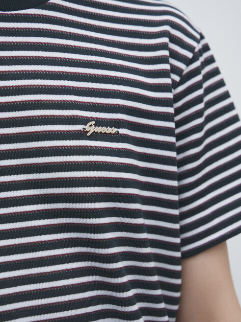 Женская футболка GUESS SS SARA STRIPED TOP, Артикул W5YP02KCXL2, темно-синий | 4804100. Ракурс 3 Женская футболка GUESS SS SARA STRIPED TOP, Артикул W5YP02KCXL2, темно-синий | 4804100. Ракурс 3