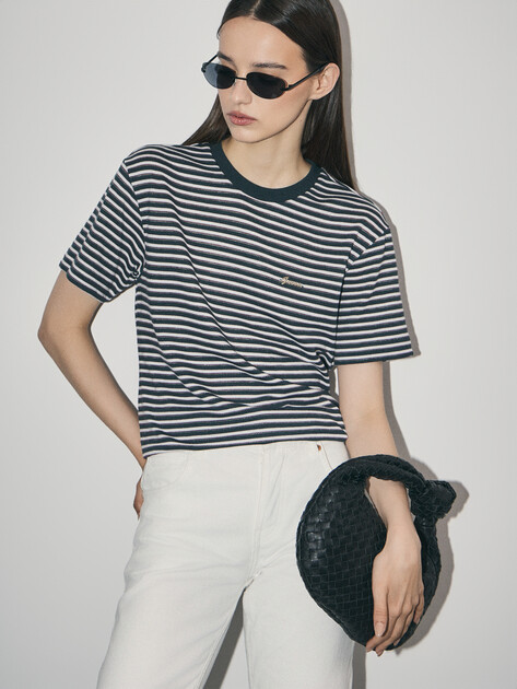 Женская футболка GUESS SS SARA STRIPED TOP, Артикул W5YP02KCXL2, темно-синий | 4804100. Ракурс 5 Женская футболка GUESS SS SARA STRIPED TOP, Артикул W5YP02KCXL2, темно-синий | 4804100. Ракурс 5