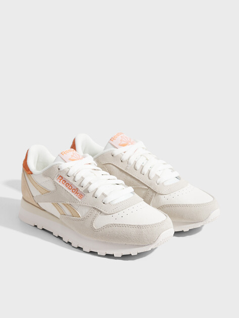 Женские кроссовки REEBOK CLASSIC LEATHER, Артикул CLASSIC LEATHER, молочно-бежевый | 4805675. Ракурс 2