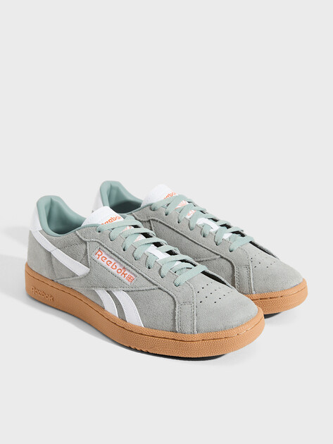 Кеды REEBOK CLUB C GROUNDS UK, Артикул CLUB C GROUNDS UK, серо-зеленый | 4806050. Ракурс 2