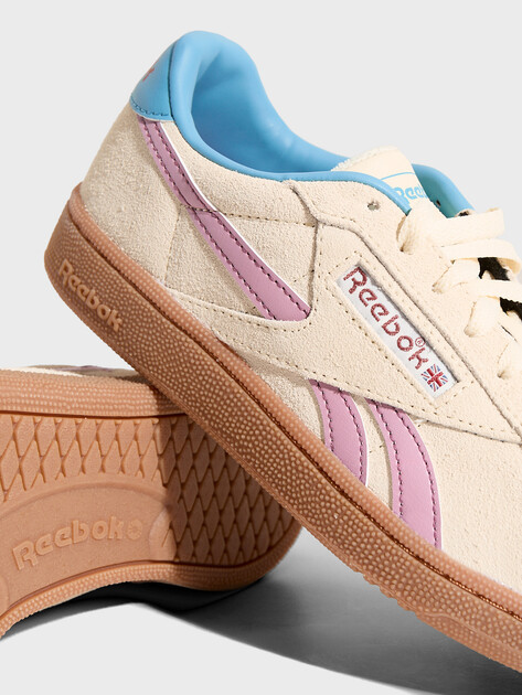 Женские кеды REEBOK CLUB C GROUNDS UK, Артикул CLUB C GROUNDS UK, светло-бежевый | 4806196. Ракурс 3