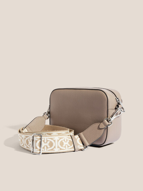 Кросс-боди COCCINELLE HANDBAG GRAINED LEATHER / WARM, Артикул E1 NOF 15 02 02, пыльно-бежевый | 4818820. Ракурс 3 Кросс-боди COCCINELLE HANDBAG GRAINED LEATHER / WARM, Артикул E1 NOF 15 02 02, пыльно-бежевый | 4818820. Ракурс 3