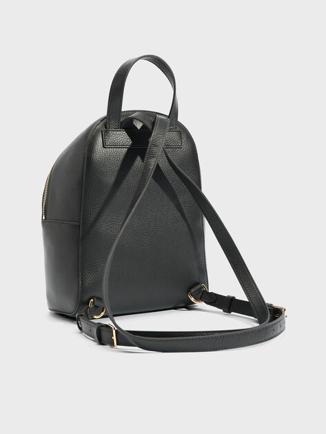 Женский рюкзак COCCINELLE HANDBAG GRAINED LEATHER / NOIR, Артикул E1 TFK 14 01 01, черный | 4819621. Ракурс 3