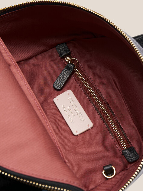 Женский рюкзак COCCINELLE HANDBAG GRAINED LEATHER / NOIR, Артикул E1 TFK 14 01 01, черный | 4819621. Ракурс 4