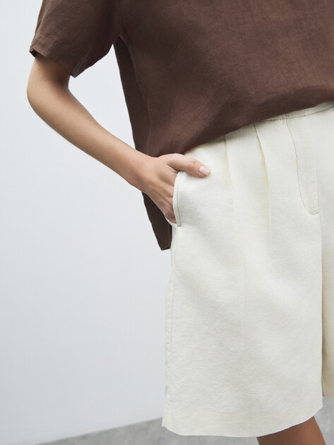Женские шорты KARL LAGERFELD linen blend shorts, Артикул A2W10015, молочно-белый | 4828865. Ракурс 3