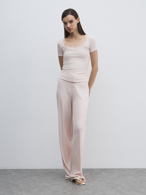 Женская футболка GUESS LIA SS TOP, Артикул O5GP02KCQ72, светло-розовый | 4835465. Ракурс 2