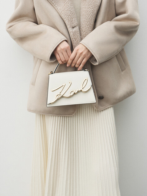 Женская сумка KARL LAGERFELD k/signature 2.0 sm crossbody, Артикул A1W30038, молочно-белый | 4839421. Ракурс 5 Женская сумка KARL LAGERFELD k/signature 2.0 sm crossbody, Артикул A1W30038, молочно-белый | 4839421. Ракурс 5