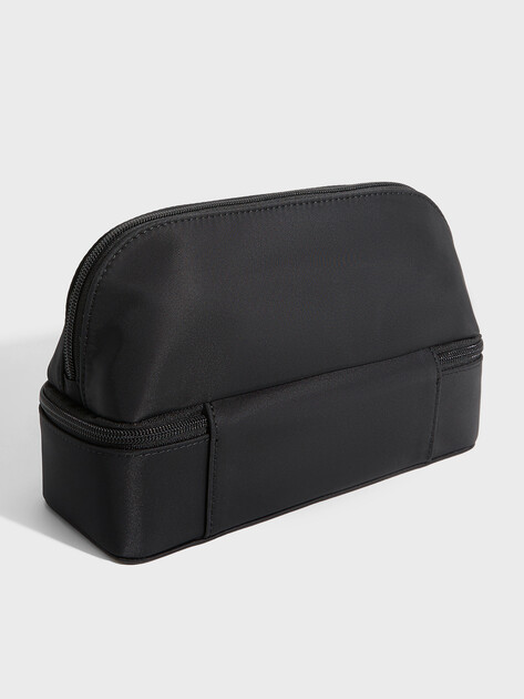Женская косметичка KARL LAGERFELD ikon nylon vanity case, Артикул A3W50014, черный | 4848369. Ракурс 3 Женская косметичка KARL LAGERFELD ikon nylon vanity case, Артикул A3W50014, черный | 4848369. Ракурс 3