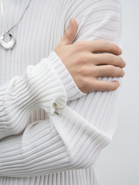 Мужской джемпер MM6 MAISON MARGIELA Crewneck, Артикул SH2HL0020, белый | 4853165. Ракурс 3