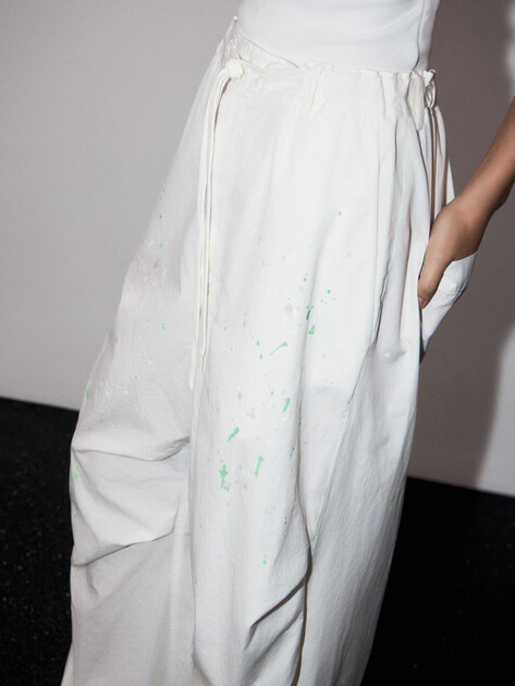 Женские широкие брюки  MM6 MAISON MARGIELA, Артикул S62KB0240, молочно-белый | 4853856. Ракурс 3