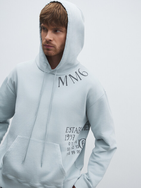 Мужское худи MM6 MAISON MARGIELA, Артикул SH0GU0026, серовато-голубой | 4854272. Ракурс 5