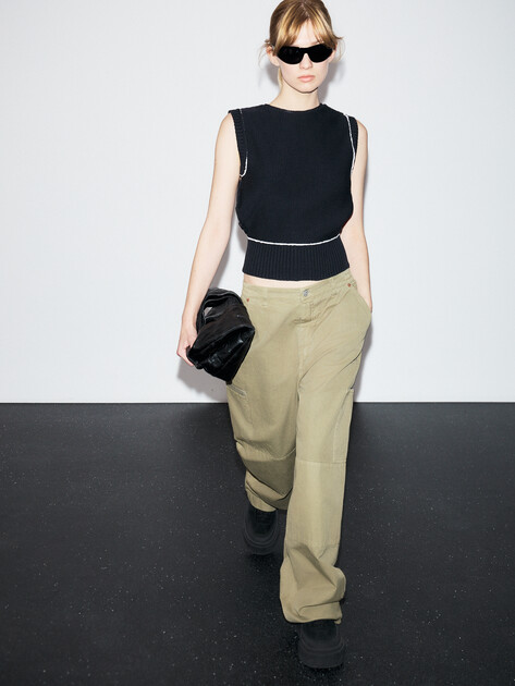 Женский жилет MM6 MAISON MARGIELA TOP, Артикул S52NC0343, черный | 4854371. Ракурс 2